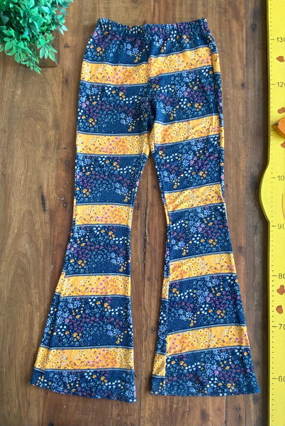 Calça Estampada Flare Figurinha TAM 8 Anos