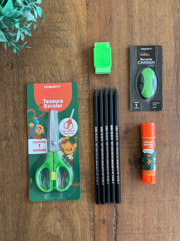 Kit Escolar 5 Lápis 2HB, 2 Borrachas, 1 Tesoura e 1 Cola Bastao Leo&Leo KIT12