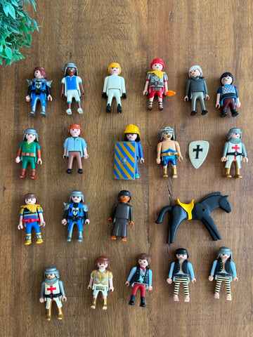 Kit 19  Bonecos e 1 Cavalo Playmobil
