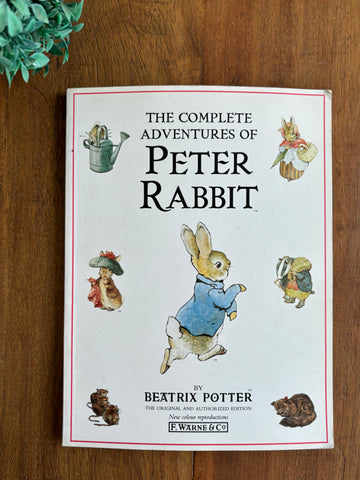 Livro The Complete Adventures of Peter Rabbit em inglês