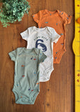 Conjunto Body Carter’s Bebê Dino Novos TAM 3 Meses