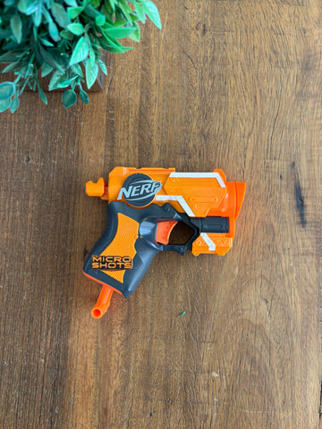 Lançador Nerf Micro Shots Strongarm N-strike Elite Original  com 4 Dardos TAM 12 X 13 cm