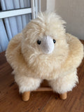 Banco em Madeira Maciça com Carinha de Ovelha e Patas Peludas Guapo Tapetes Altura 36 cm