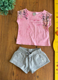 Conjunto Camiseta Kelly & Kety e Shorts DKNY TAM 4 Anos