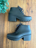 Bota Melissa Stellar Cano Curto Preto Fosco TAM 33/34