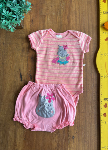 Conjunto Body bebê e Shorts Best Club TAM 9 a 12 Meses